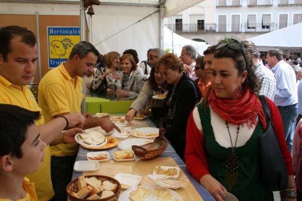 جشنواره ملی پنیر اسپانیا کی و کجا برگزار می شود؟